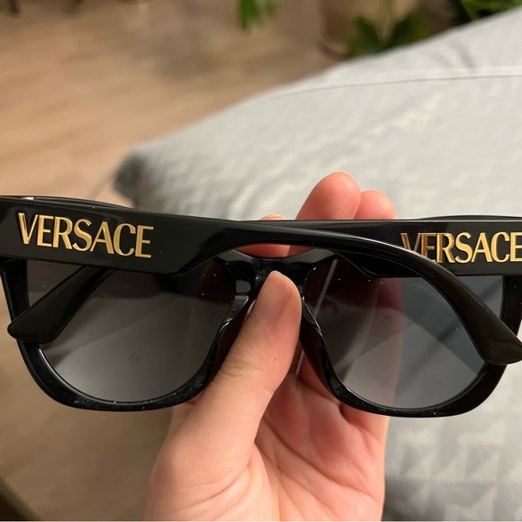 Versace women’s sunglasses (with case and box) - Picture 1 of 4